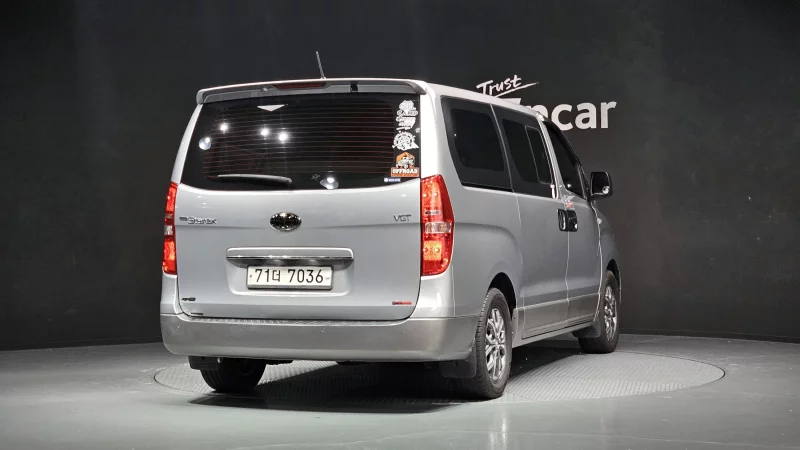 Hyundai Starex