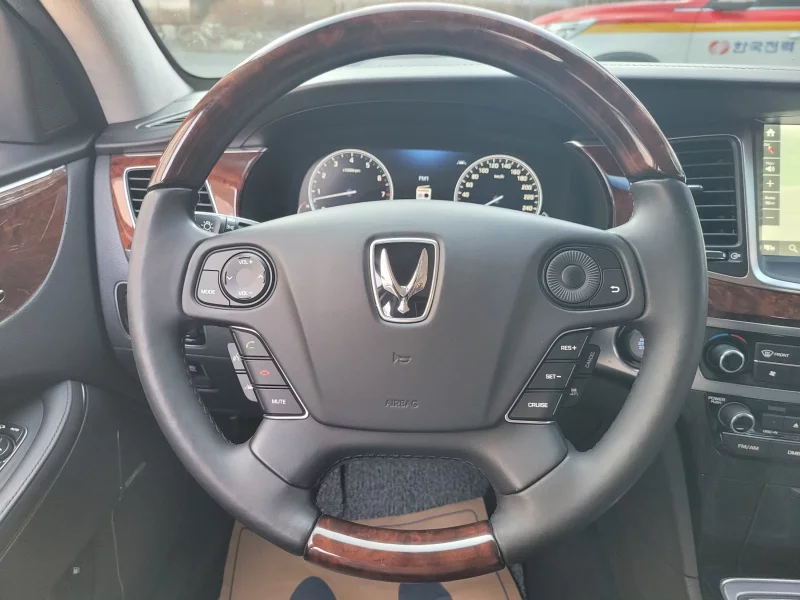 Hyundai Equus