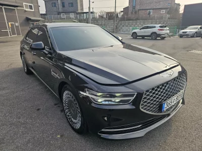 Genesis G90