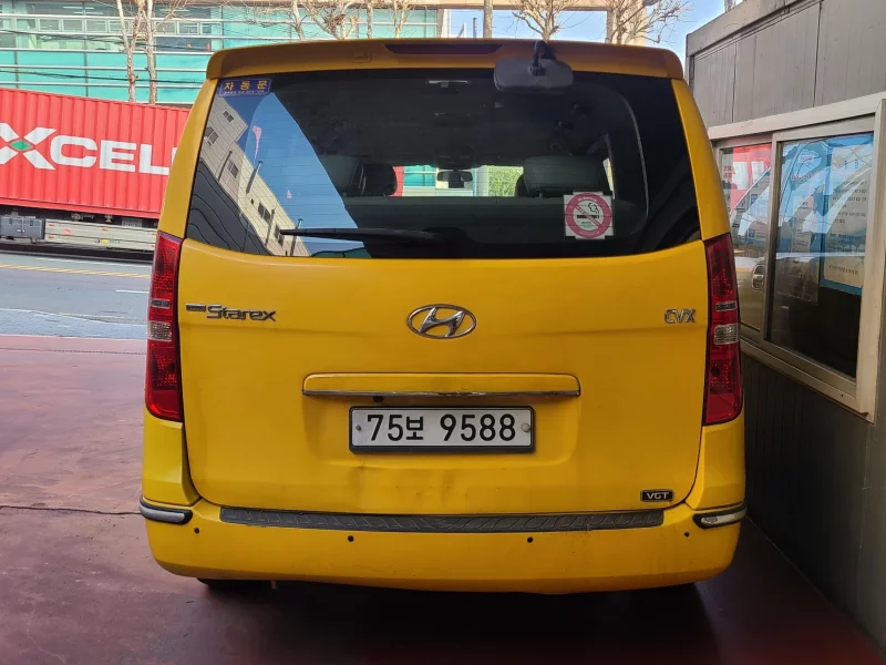 Hyundai Starex