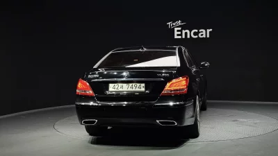 Hyundai Equus