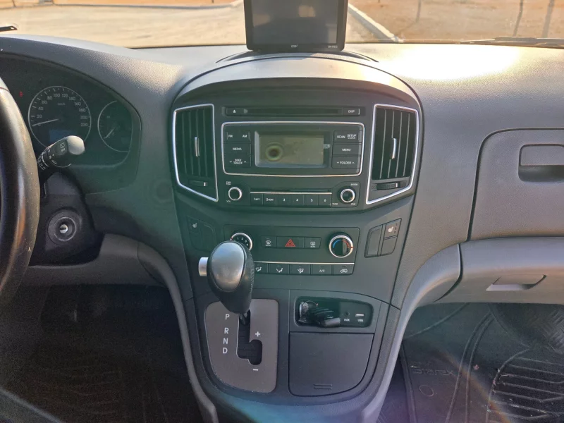 Hyundai Starex