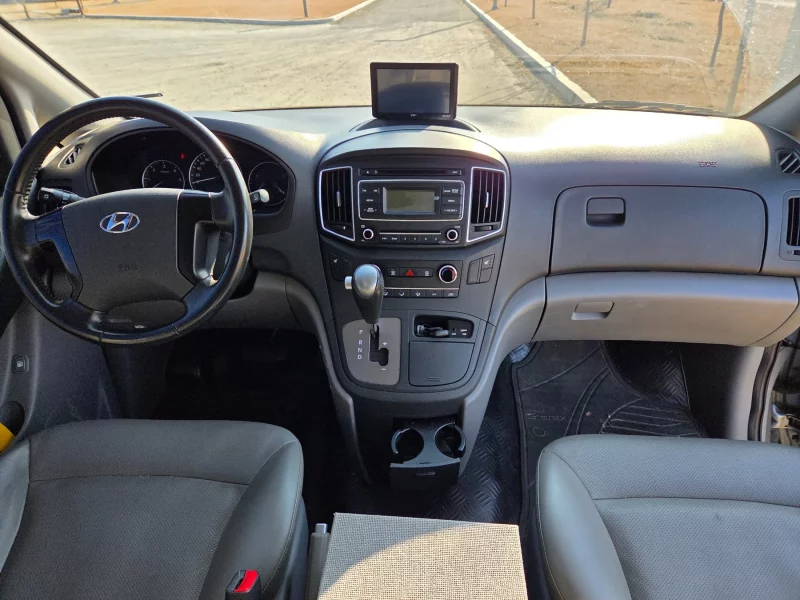 Hyundai Starex