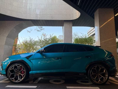 Lamborghini URUS