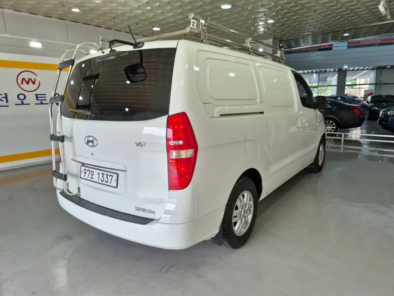 Hyundai Starex