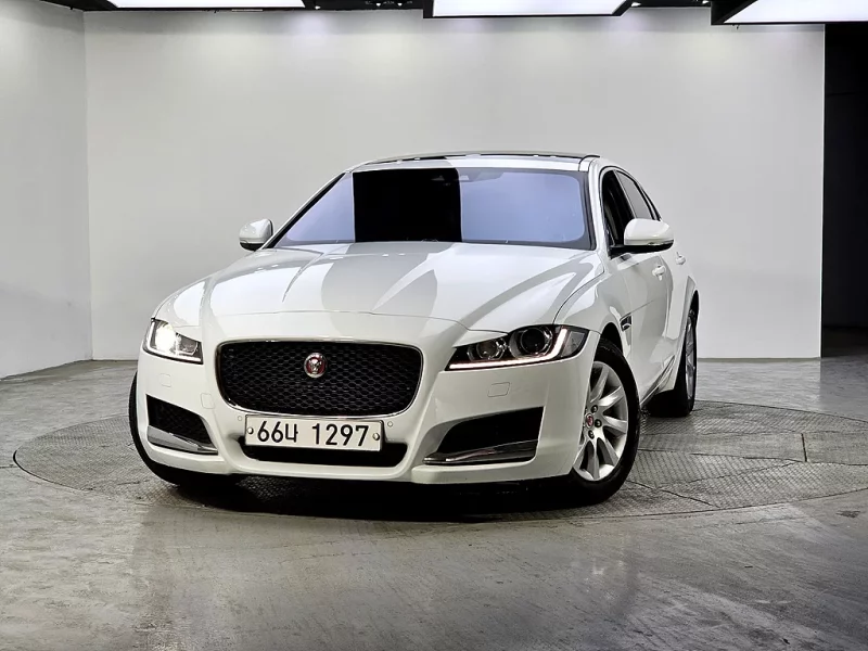 Jaguar XF