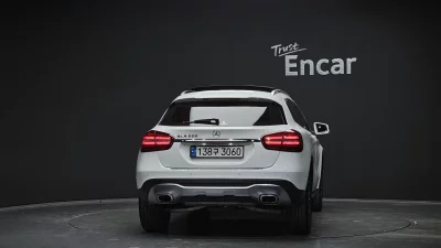 Mercedes-Benz GLA-Class