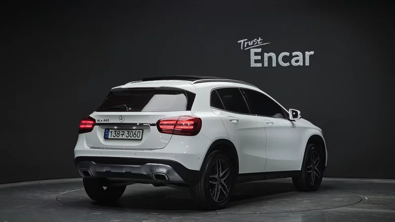 Mercedes-Benz GLA-Class
