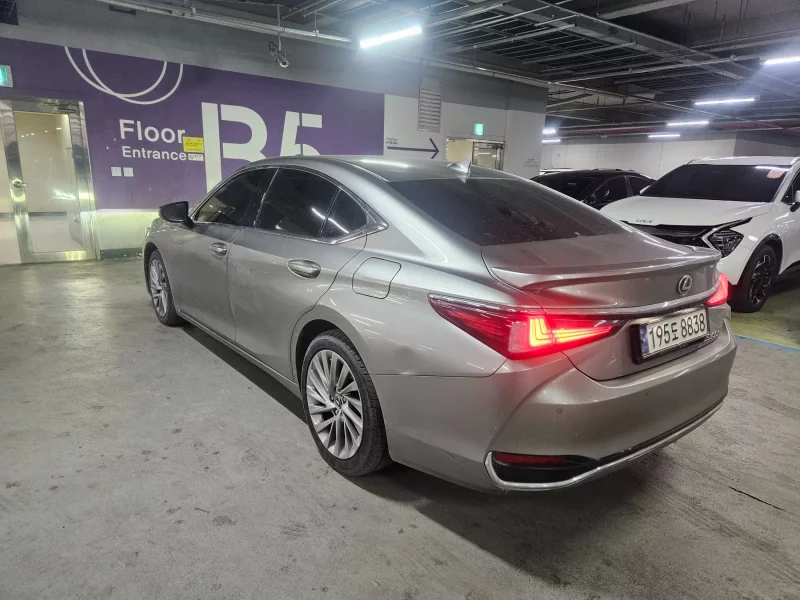 Lexus ES300h