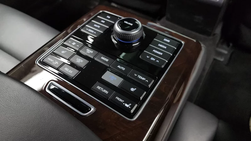 Hyundai Equus