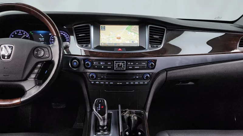 Hyundai Equus