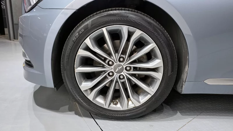 Hyundai Genesis