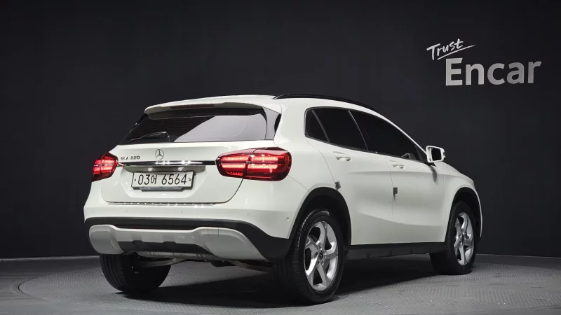 Mercedes-Benz GLA-Class