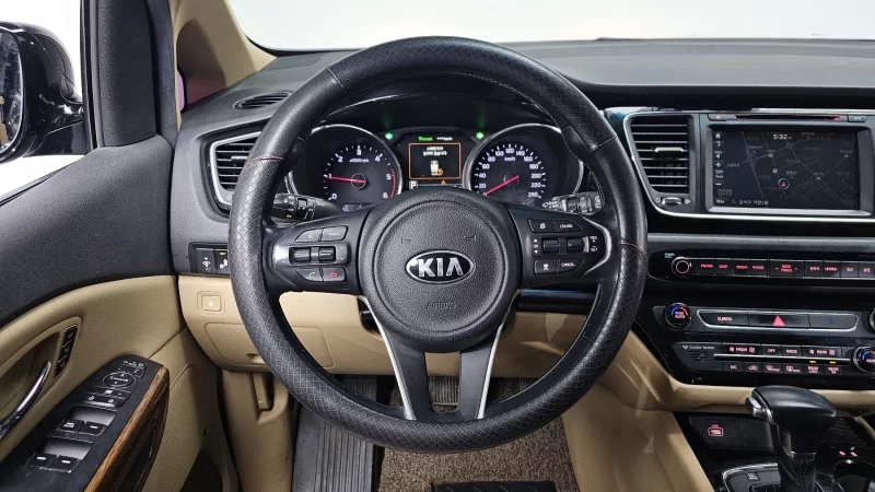 Kia Carnival