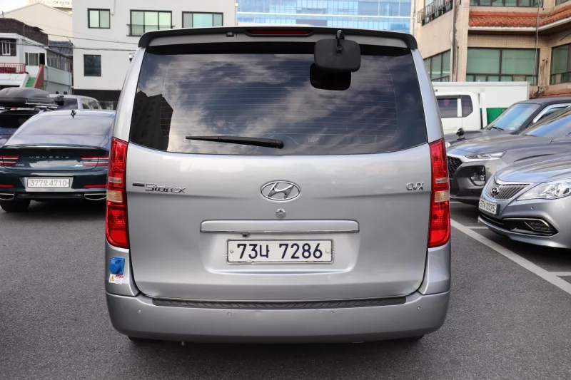 Hyundai Starex