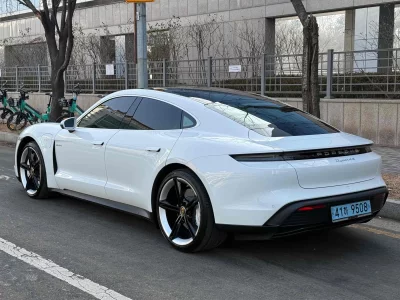 Porsche TAYCAN