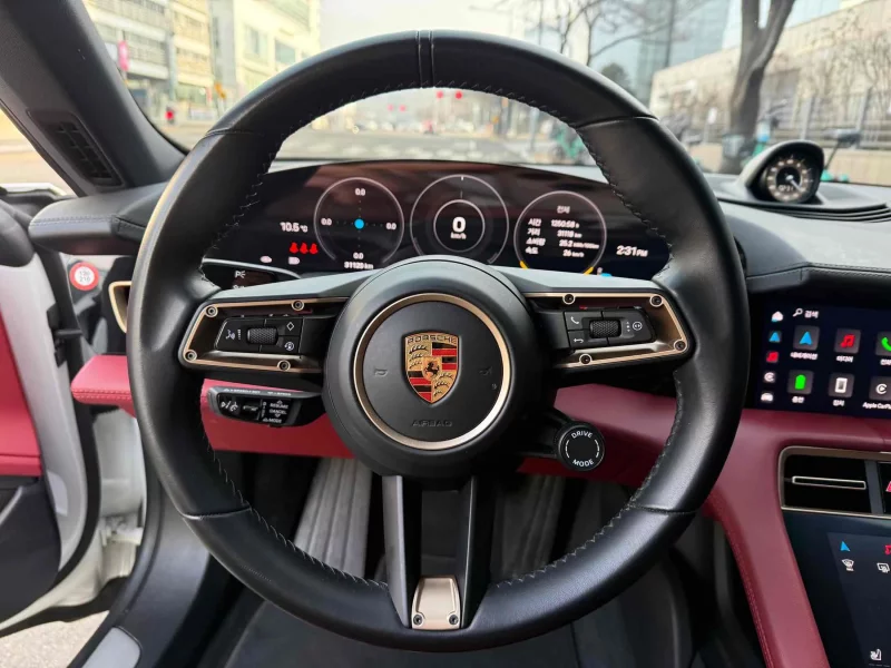 Porsche TAYCAN