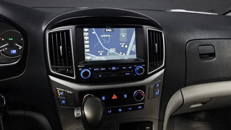 Hyundai Starex