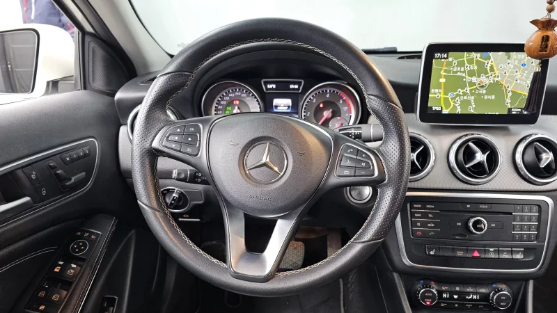 Mercedes-Benz GLA-Class