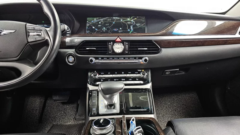 Genesis EQ900