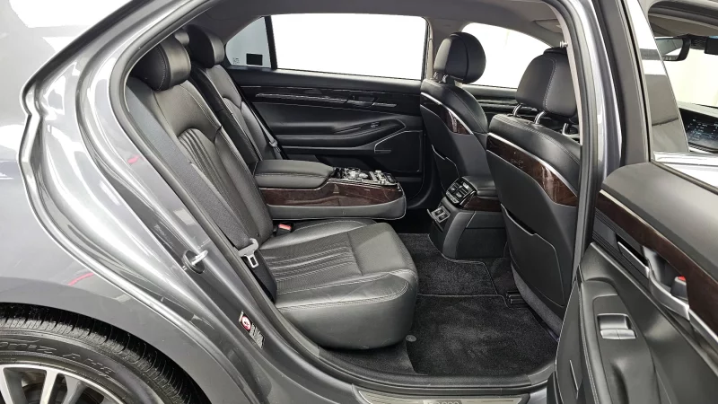 Genesis EQ900