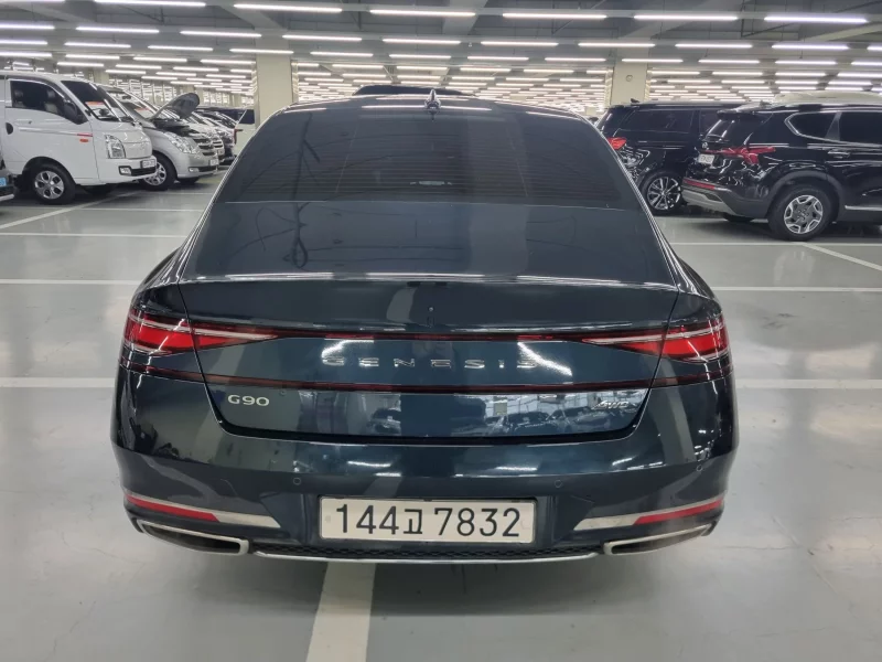 Genesis G90