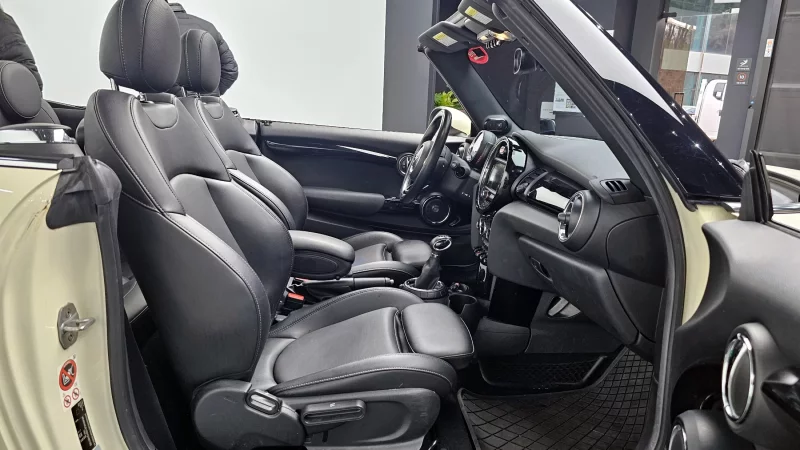 MINI Cooper Convertible