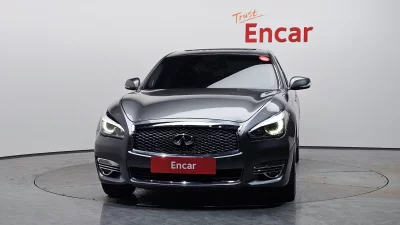 Infiniti Q70