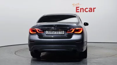 Infiniti Q70