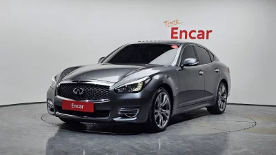 Infiniti Q70