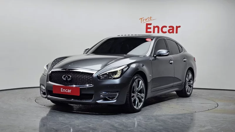 Infiniti Q70
