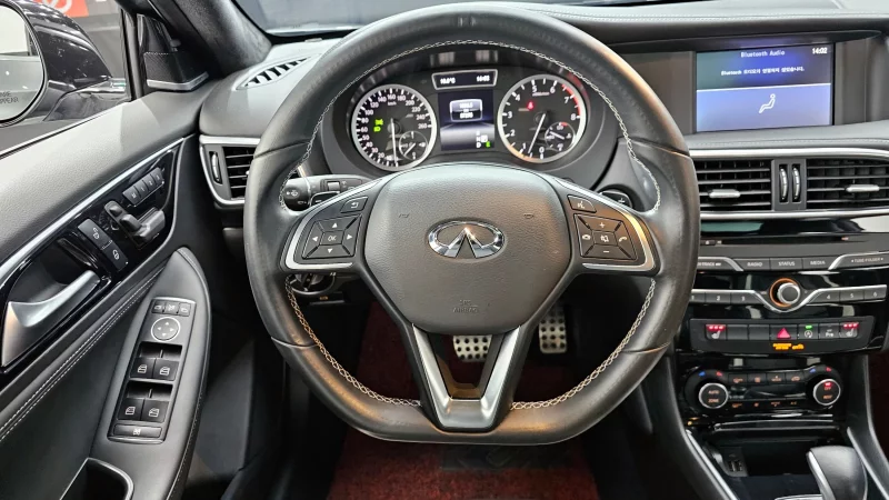 Infiniti Q30