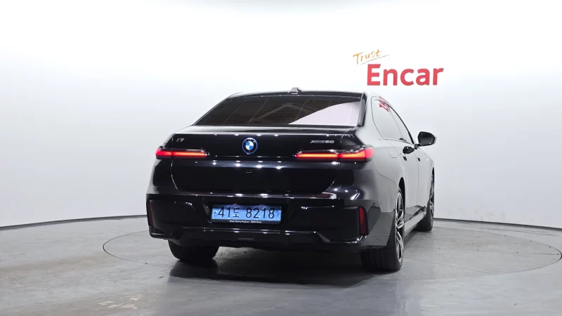 BMW i7