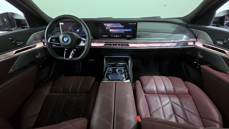 BMW i7