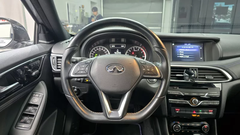Infiniti Q30