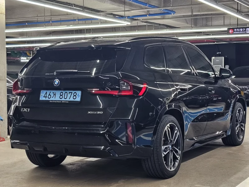 BMW IX1