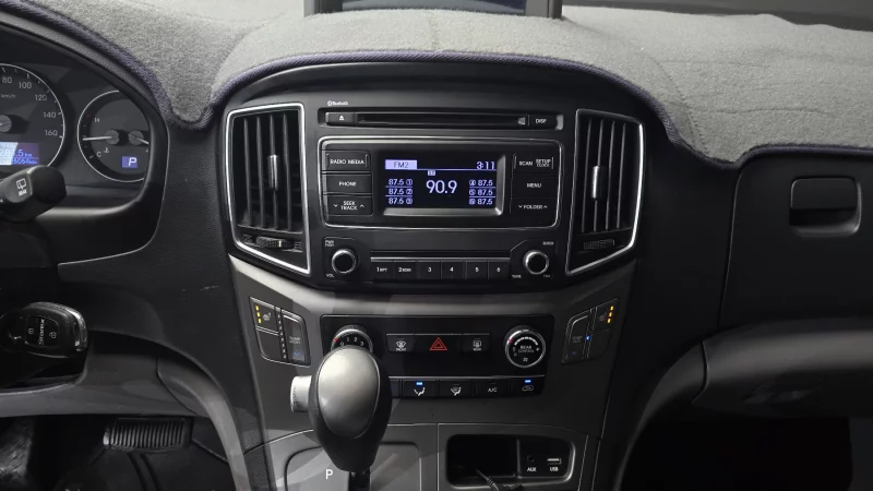 Hyundai Starex