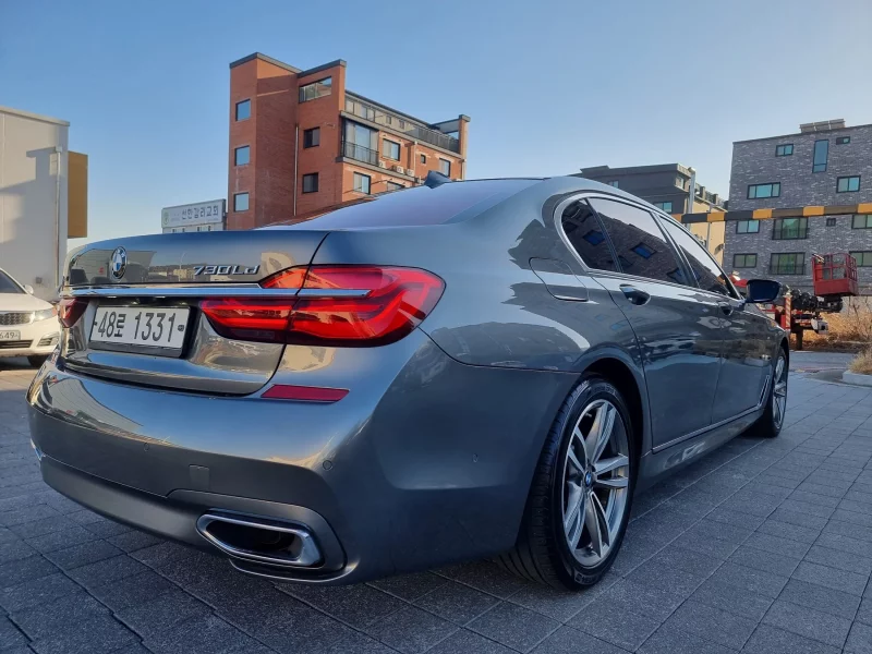 BMW 7-Series