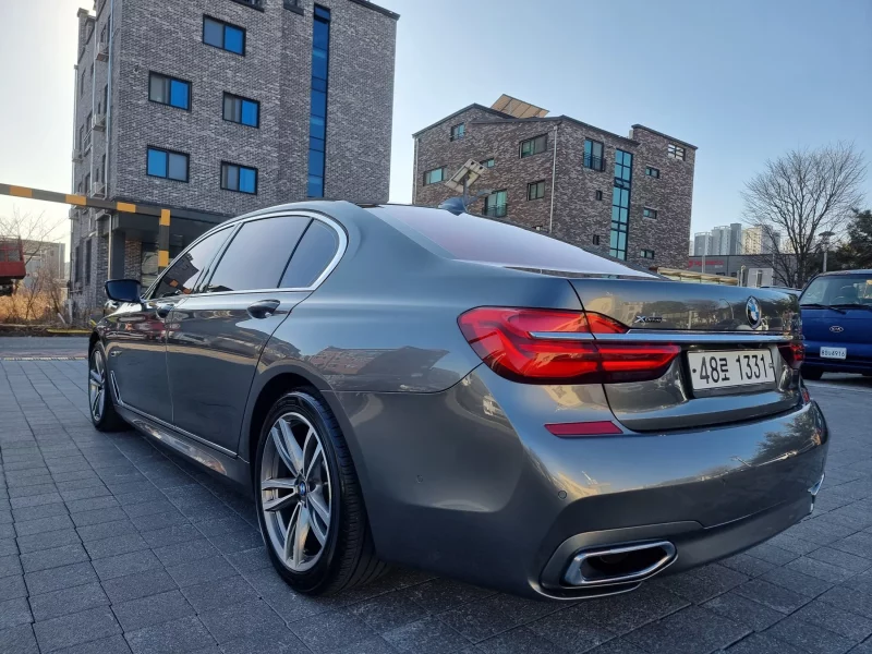 BMW 7-Series