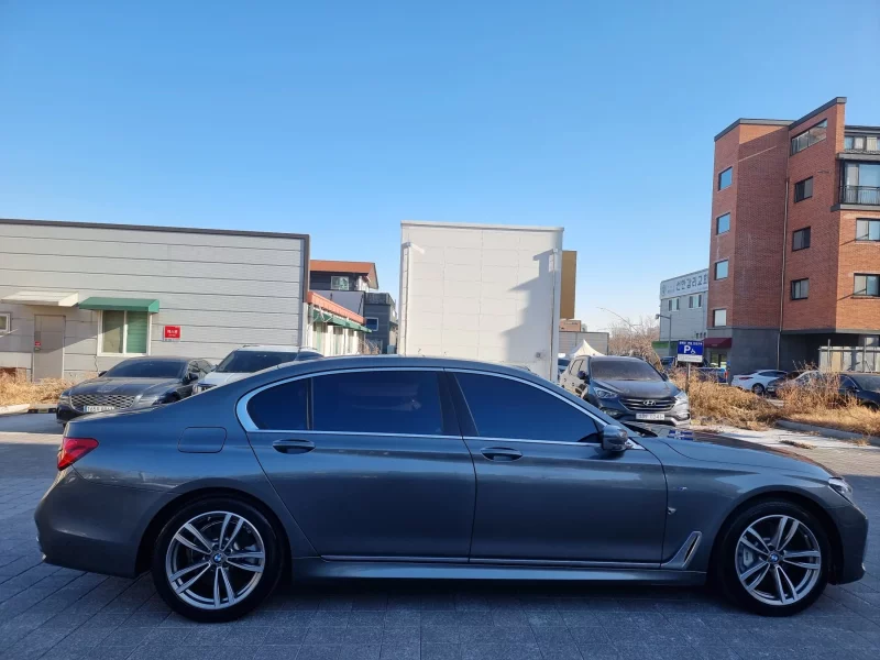 BMW 7-Series