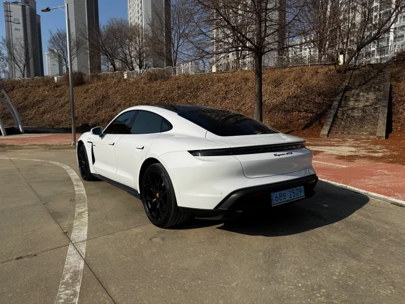 Porsche TAYCAN
