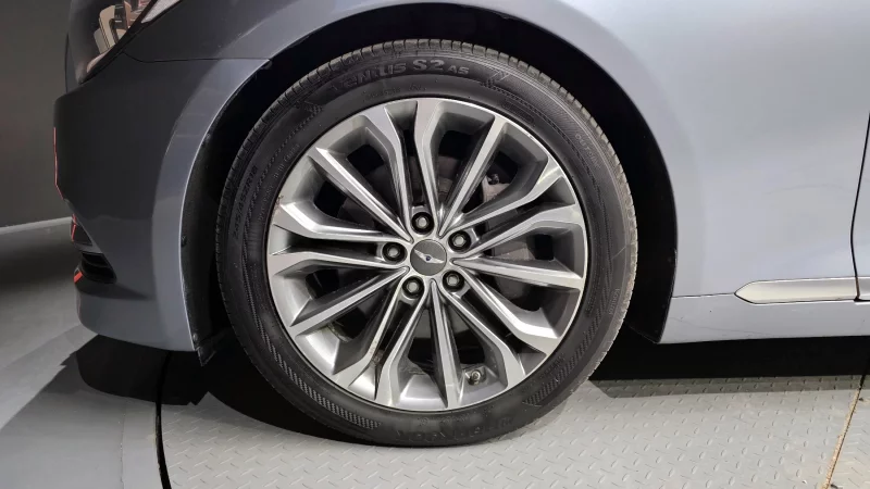 Hyundai Genesis