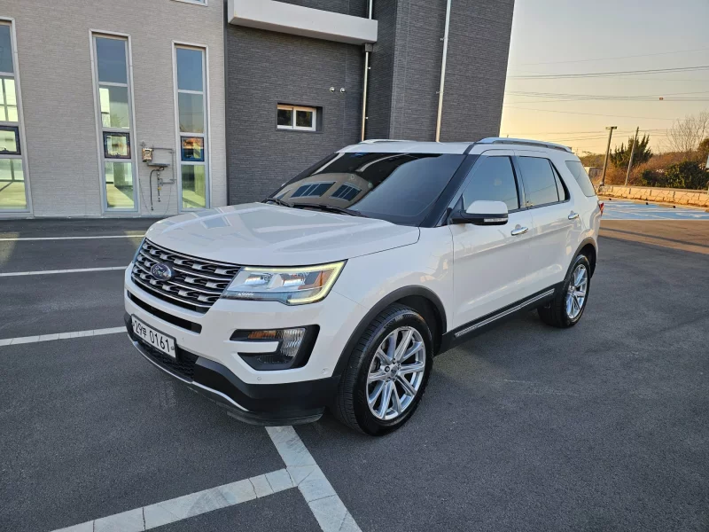 Ford EXPLORER
