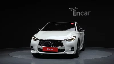Infiniti Q30