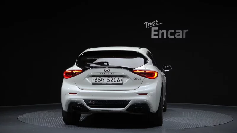 Infiniti Q30
