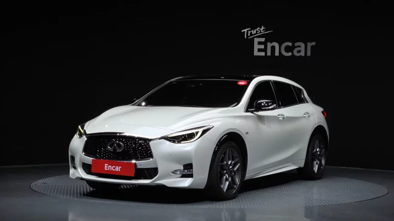 Infiniti Q30