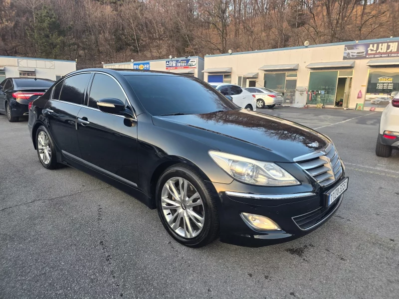 Hyundai Genesis