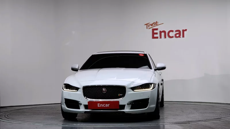 Jaguar XE