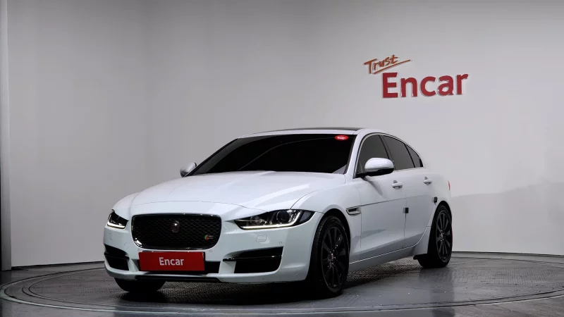 Jaguar XE