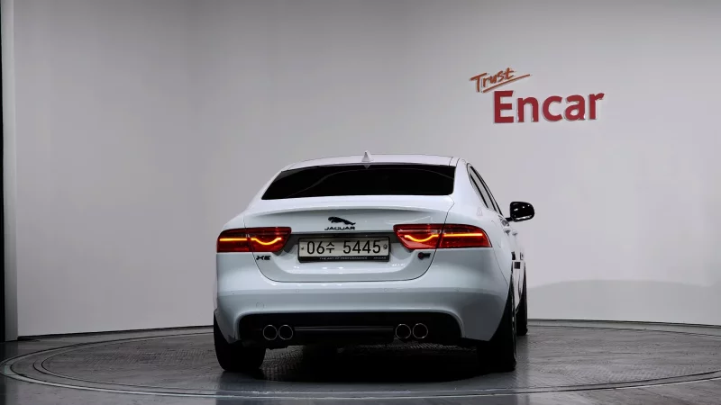 Jaguar XE